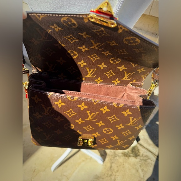 LOUIS VUITTON BAG CROSSOVER - Picture 3 of 11